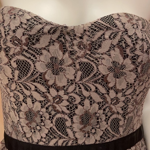 Beige Lace Strapless heart shape dress - Picture 3 of 3